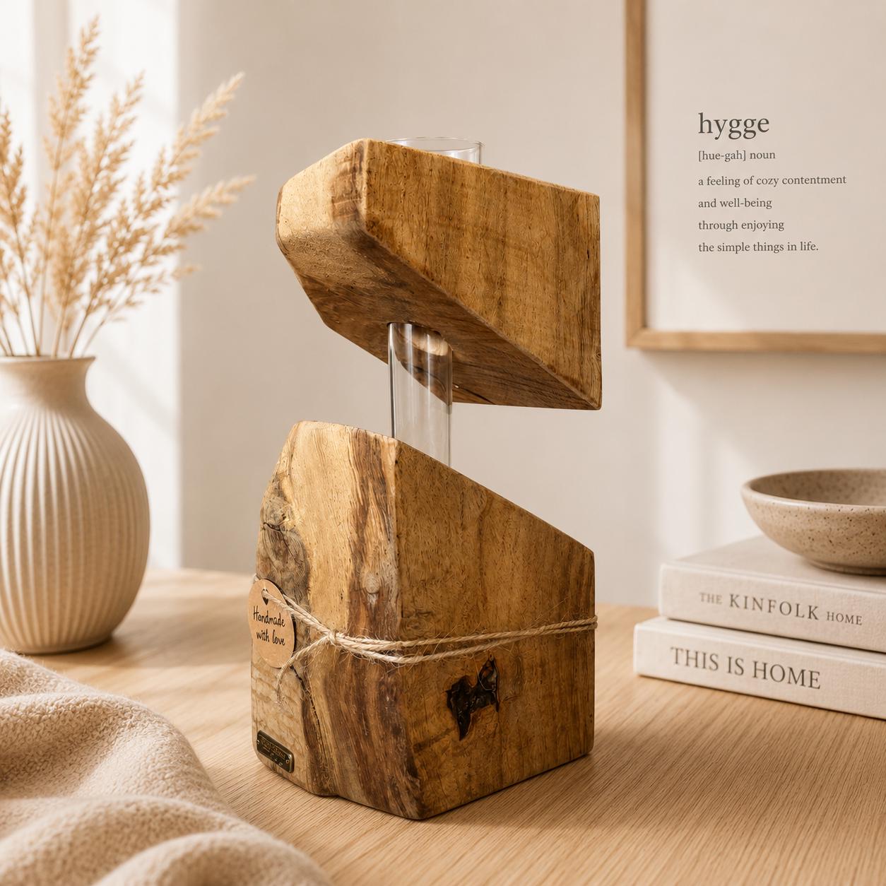 Holzvase aus massiver Eiche mit schwebendem Design und Reagenzglas