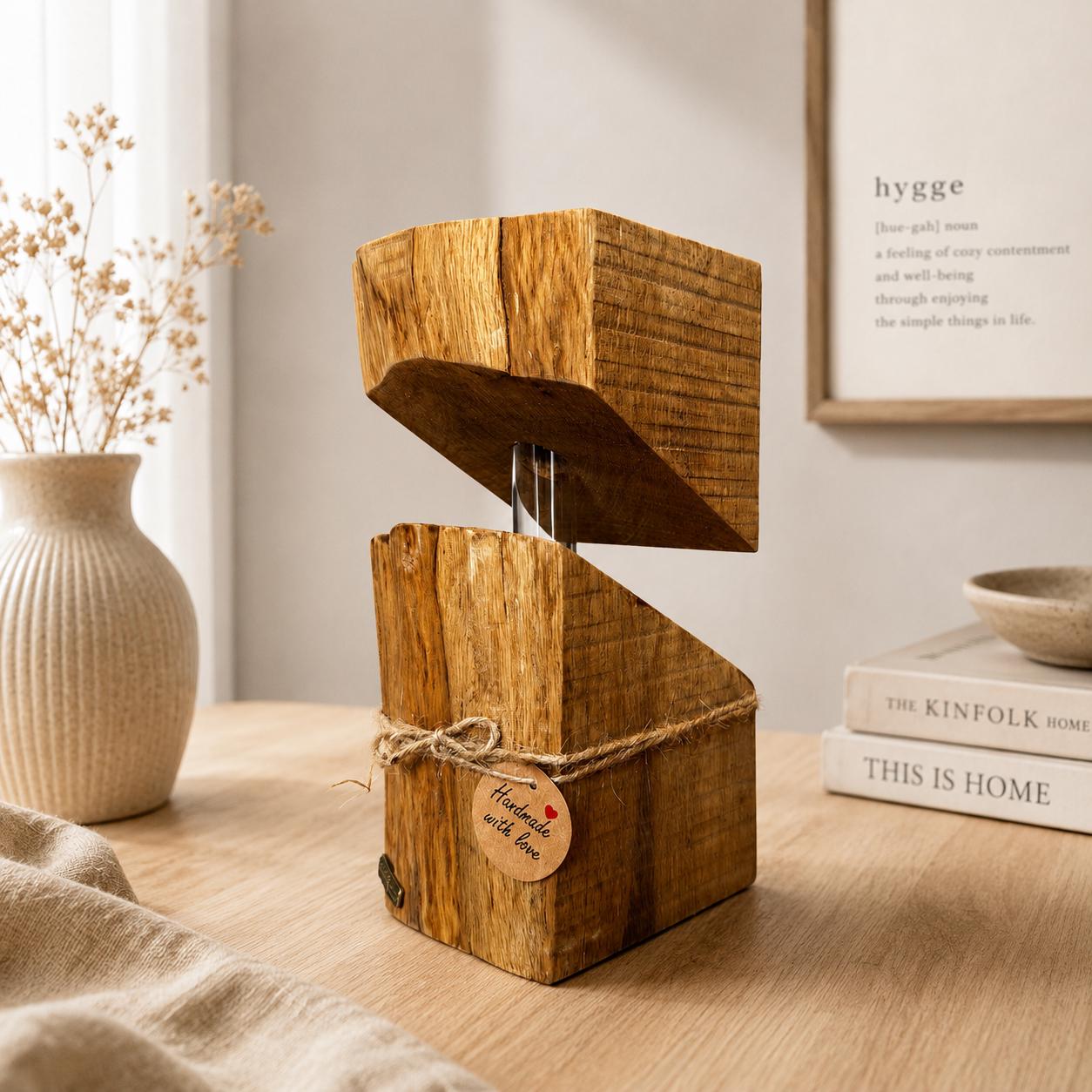 Handgefertigte Designvase aus Eiche im minimalistischen Wohnstil