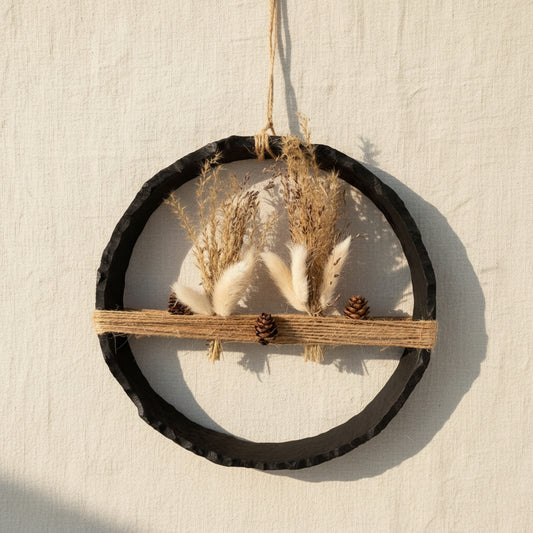 Eisenring Deko 24cm Original Wagenrad schwarz mit Pampasgras, Boho Wandkranz Natural, handgemacht
