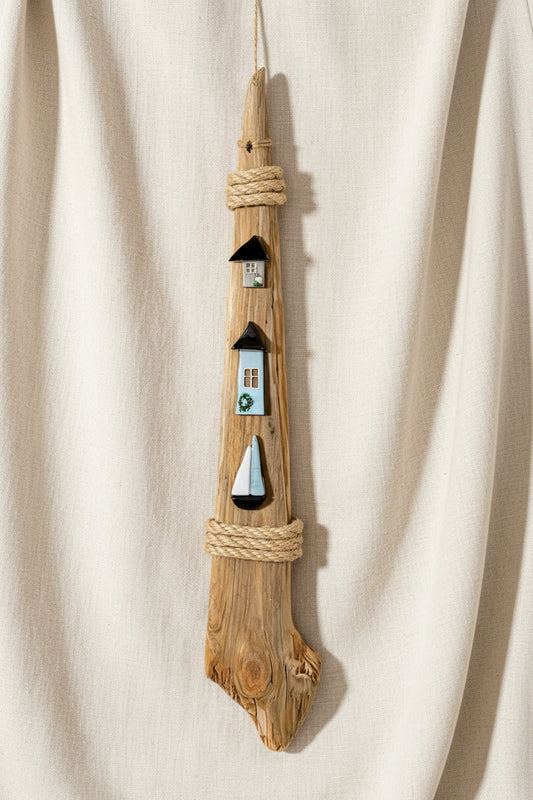 Maritime Treibholz Deko zum hängen 55cm mit Fusing Glas Häusern und Segelboot, Unikat aus Driftwood und Juteseil