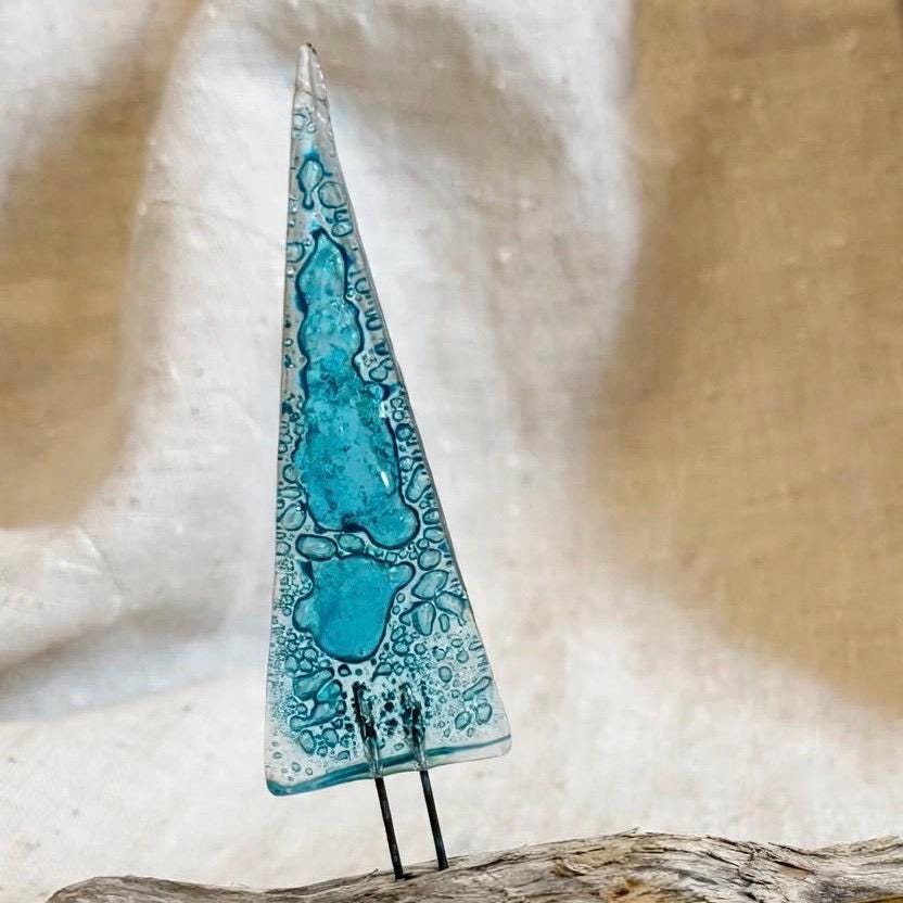 Hohes Fusing Glas Segel türkis mit Blasenstruktur und glass sail Effekt, Detail handgemacht