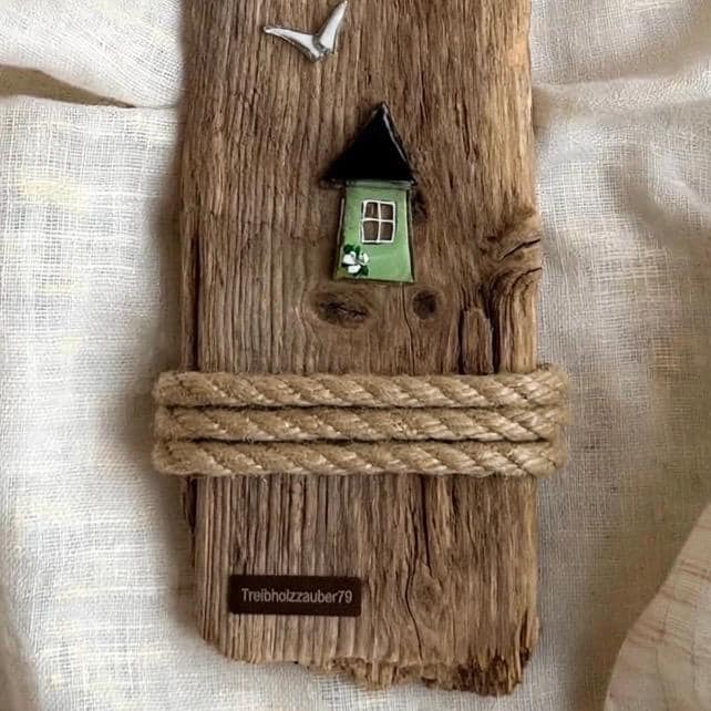 Unterer Teil Treibholz Deko mit Jute Tau und Treibholzzauber79 Schild - naturbelassenes Treibholz mit Wandbefestigung