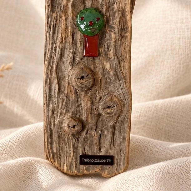 Treibholz Wanddeko | Driftwood Wall Art mit Glashaus und Apfelbaum | Fusing Glas Kunst – Handmade aus von Treibholzzauber79