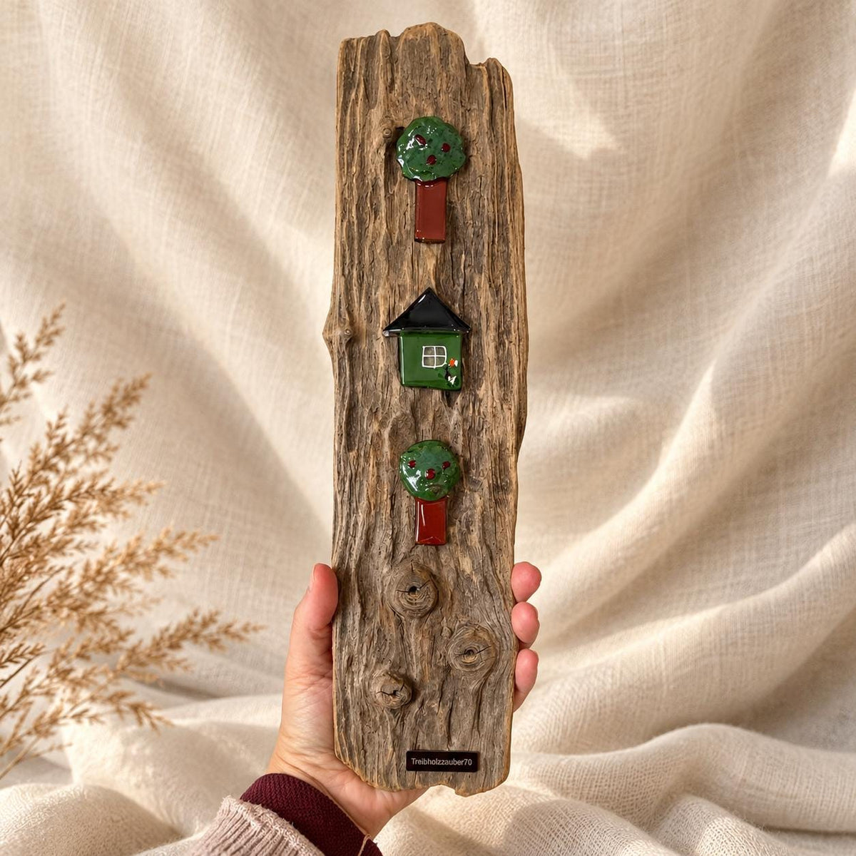 Treibholz Wanddeko | Driftwood Wall Art mit Glashaus und Apfelbaum | Fusing Glas Kunst – Handmade aus von Treibholzzauber79