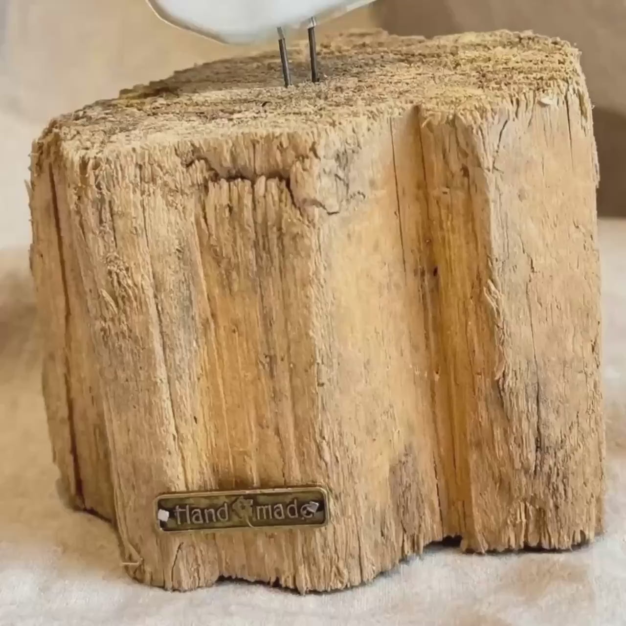 Glas Möwe Figur auf Treibholz | Maritime Deko Fensterbank | Küsten Deko handgemacht | Seagull Driftwood