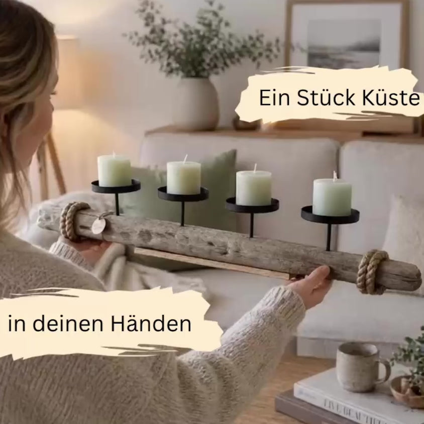Treibholz Kerzenhalter mit 4 Stumpenkerzen im hellen skandinavischen Wohnzimmer