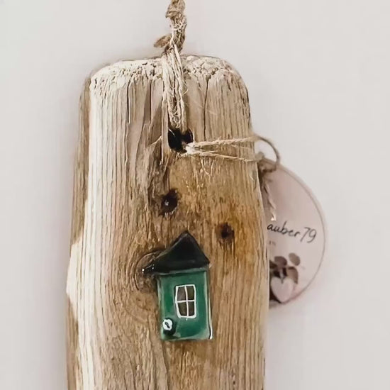 Treibholz Deko zum Hängen 28cm - 3 Fusing Glas Häuser grün schwarz - Wanddeko maritim - Upcycling Holz - Treibholzzauber79