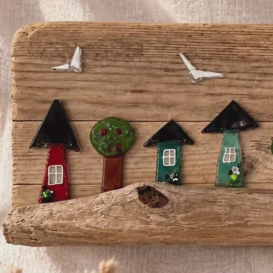 Großes Treibholzbild Dorf mit 7 Häusern | Wanddeko 50x17cm mit Glas | Fusing Glas Kunst | Treibholzzauber79