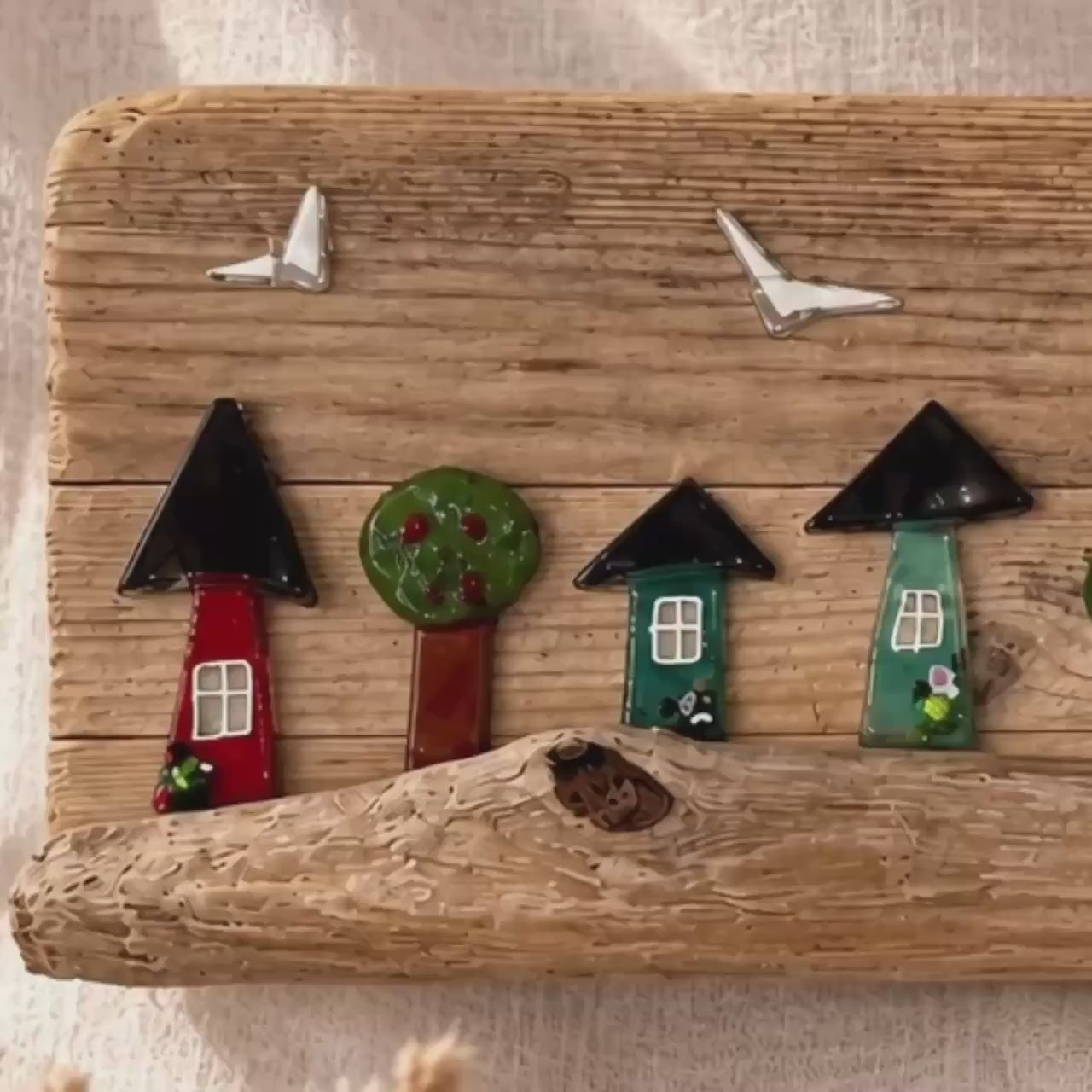 Großes Treibholzbild Dorf mit 7 Häusern | Wanddeko 50x17cm mit Glas | Fusing Glas Kunst | Treibholzzauber79